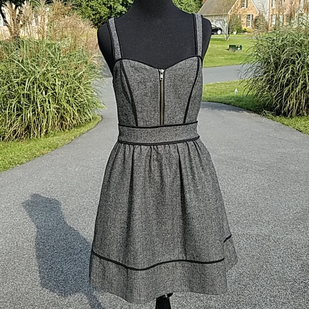 Dress - Picture 1 of 8